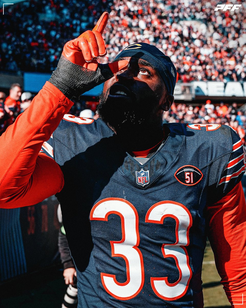 davebftv's tweet photo. Jaylon Johnson vs Tennessee 

🔹92.3 PFF grade (1st in NFL)
🔹-2 yards per reception
🔹1 interception
🔹1 PBU
🔹2.8 passer rating when targeted

Lock down. https://t.co/RCr8Zs4Xqx
