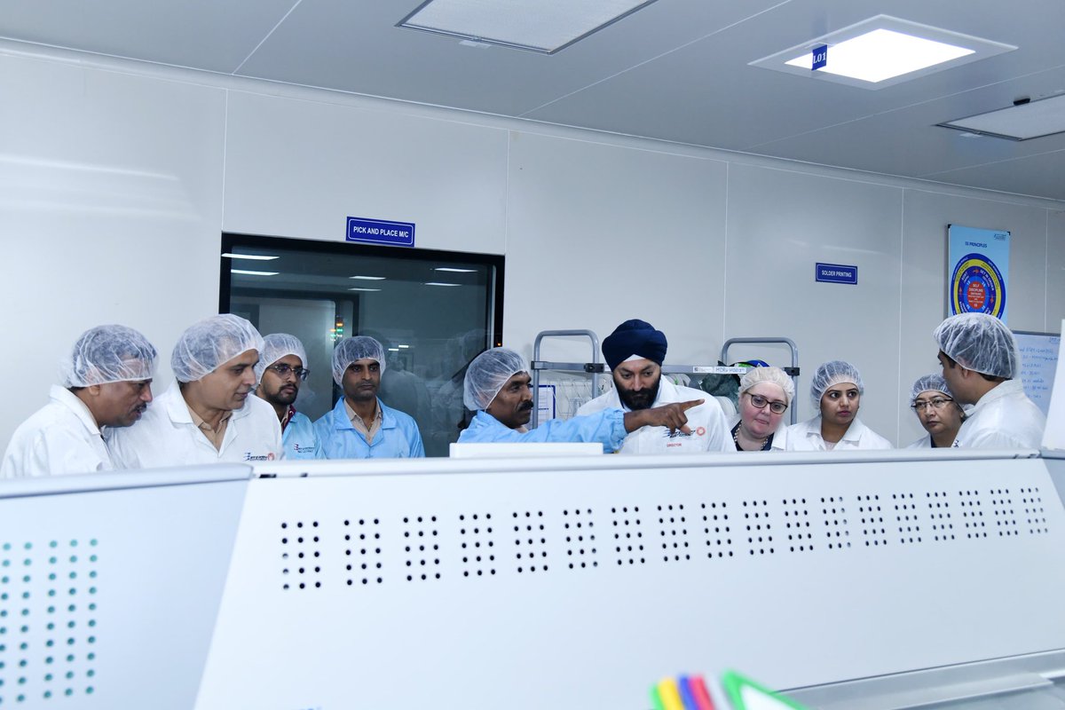 BEL_CorpCom's tweet photo. A delegation from US Department of Commerce, led by Mr Jasjit Singh, Executive Director, &amp; Ms Carey Arun, Counselor for Commercial Affairs, visited BEL's Bangalore Complex with their team and had a look at the state-of-the-art facilities. #SelectUSA #USCSIndia @SpokespersonMoD https://t.co/5kfldzRWEN