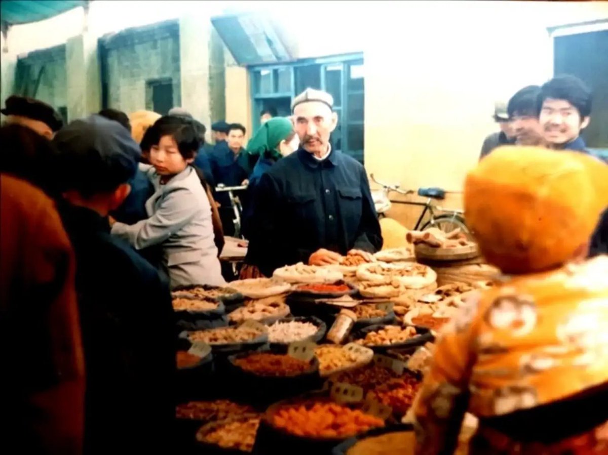 Interview with Chris Ruffle on The Barter Trade and 1980s Beijing dlvr.it/TD1cQx