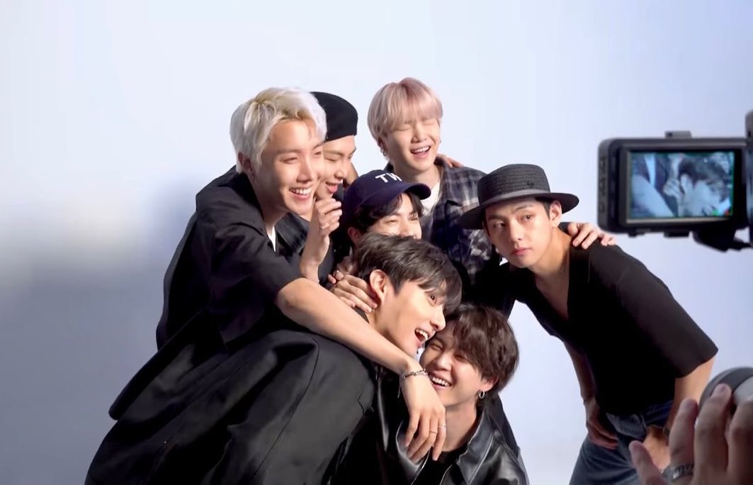STRBTS7's tweet photo. ترندینگ OT7 داریم لطفا ریت+ریپ بزنید:

BTS IS 7
SEVEN OR NOTING
WITH BTS TILL THE END https://t.co/7CvRVVaFNp