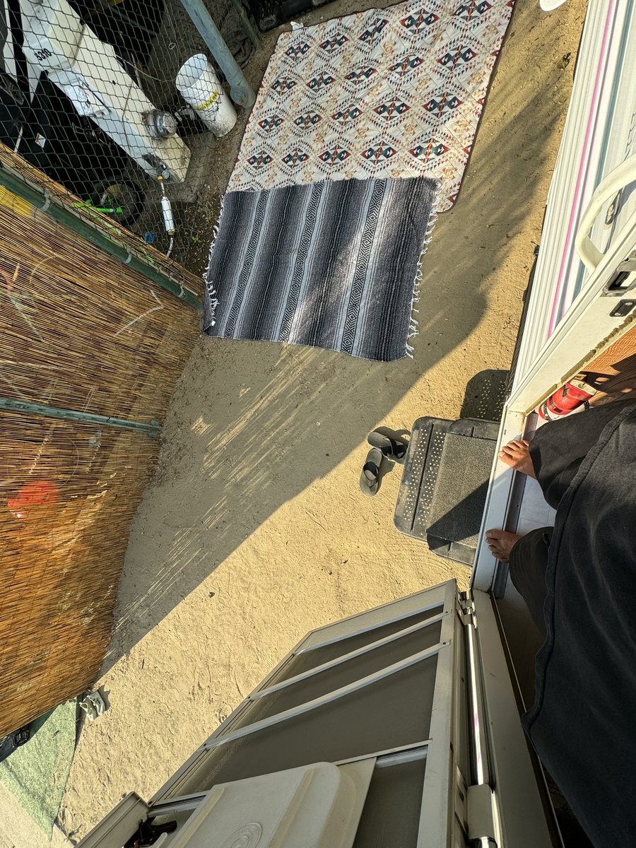 sdaniels009's tweet image. I got two items to put on the floor. 

It’s weird trying to make something your own. 

Luckily… they were gifted to me. 

I come bearing 

#Gifts

As you all 

#Know 

I have 

#Shown

you my 

#Discipline