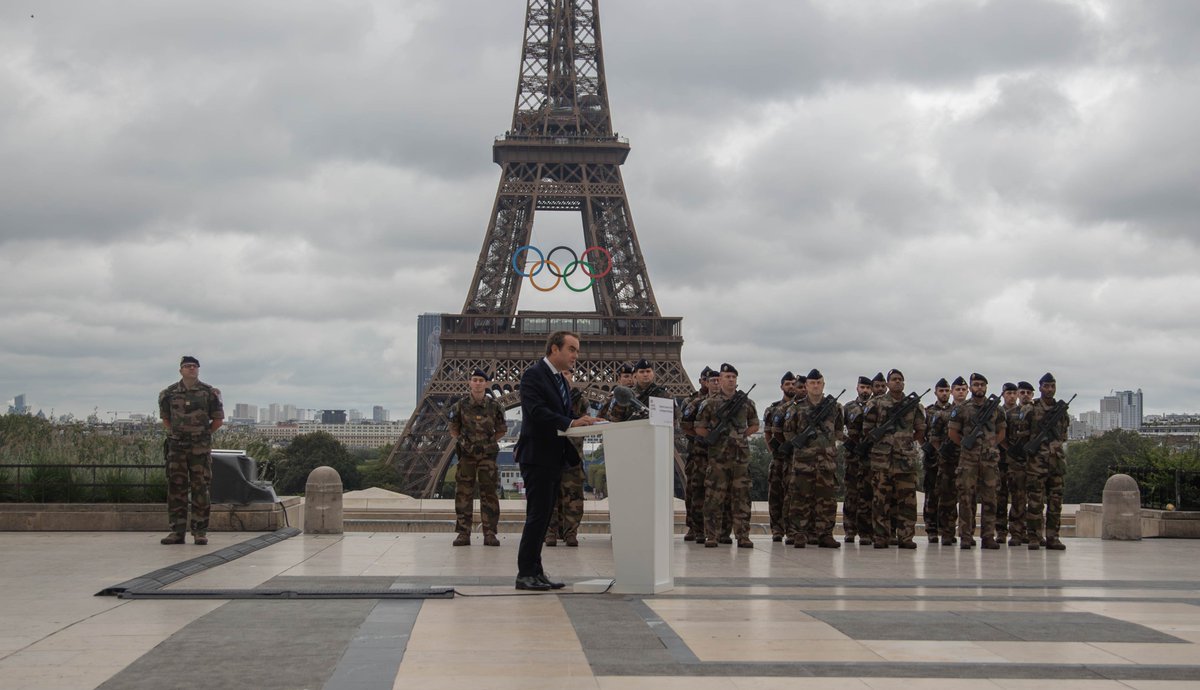 Armees_Gouv's tweet image. À l'occasion de la fin des Jeux olympiques et paralympiques de @Paris2024, @SebLecornu, ministre des Armées, a présidé une cérémonie sur l’esplanade du Trocadéro en présence de plusieurs hautes autorités civiles et militaires.

Objectif : remercier l’ensemble des militaires et du