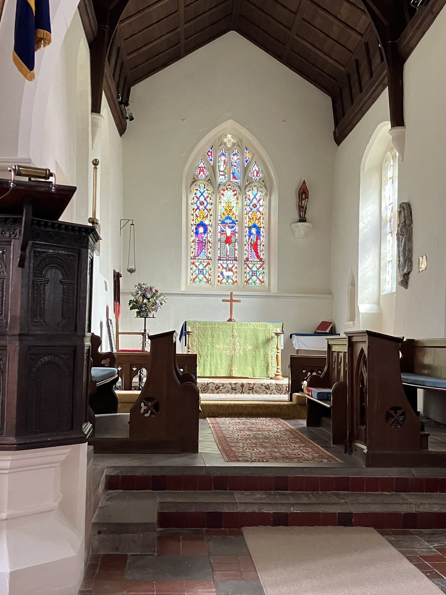 RomyCerratti's tweet image. I really cherish just being able to ‘pop next door’ and sit quietly in our village church for a while. Sometimes when I’m struggling to pray I feel lifted up to do so by the countless prayers offered here down the centuries since medieval times 🙏🏼✝️
