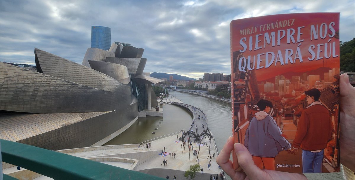 begosalem's tweet photo. Este finde durante una quedada en Bilbao (patria de Jokin), @miu__von entró a formar parte del club #SNQS de @mikeyfdez 
Este ejemplar del libro se va desde las Zazpi Kaleak derechito a Suiza🇨🇭 https://t.co/XEamVQljVB