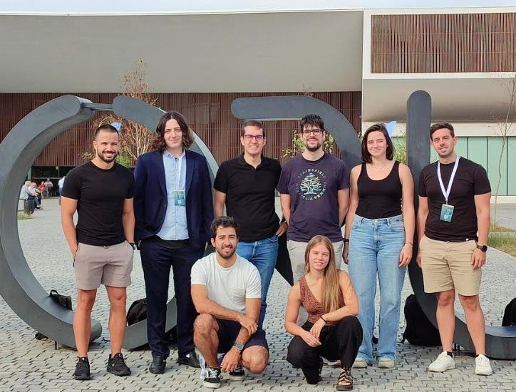 The #CMD31 conference, last week in Braga, brought the opportunity to meet with   as many as 7 PhD students, past and present.  
From left to right, top to bottom,  Dr. Gonçalo Catarina,  Dr. <a href="/JLado_Phys/">Jose Lado</a>, Dr.  <a href="/ROrtizCano/">Ricardo Ortiz Cano</a>, Mar Ferri, Yelko del Castillo <a href="/joao_cgh/">Joao Henriques</a>, Luisa Madail