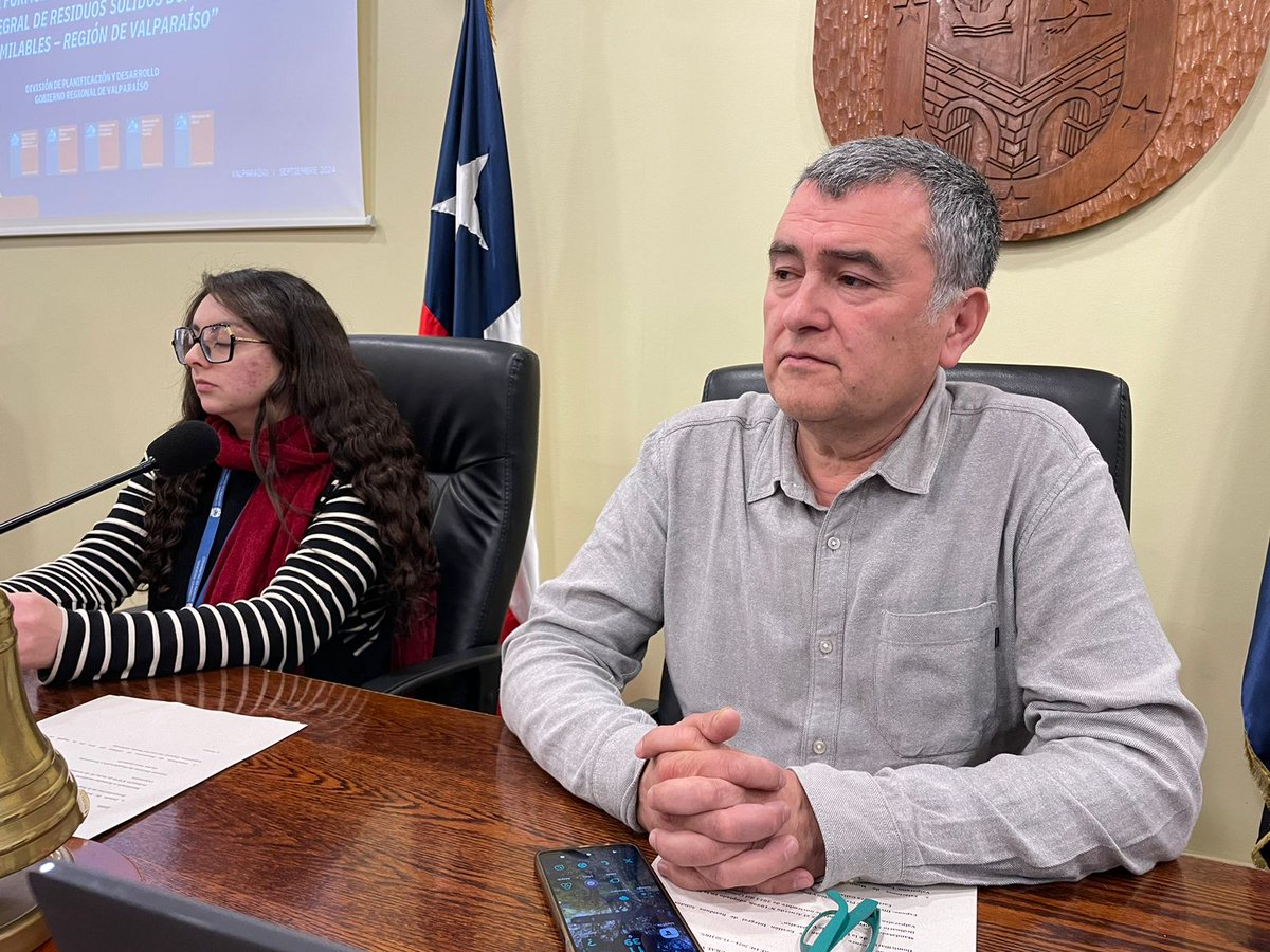 Core_Valparaiso's tweet photo. En Comisión de Medio Ambiente, Patrimonio Natural y Cambio Climático del CORE Valparaíso, presidida por Eduardo León @eduardoleonl, se expuso avance del "Plan de Gestión Integral de Residuos Sólidos Domiciliarios" y "Estaciones de Monitoreo de Calidad del Aire".
@GOREValparaiso https://t.co/OKyyYpM3zX