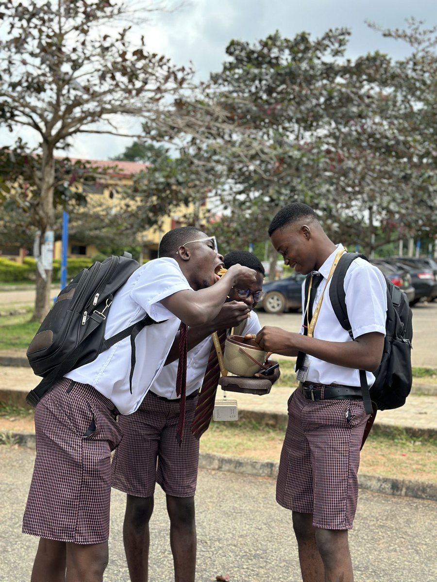 theOMONIYI_'s tweet photo. Back to school? Me and my guys are there like mad 😂. 
Welcome to 
“OBLEE INTERNATIONAL SCHOOL😌”

#Futaclass23
#TheConquistadors
#Futa
#Futabro  
#Back2school https://t.co/SkQO7o1SyQ
