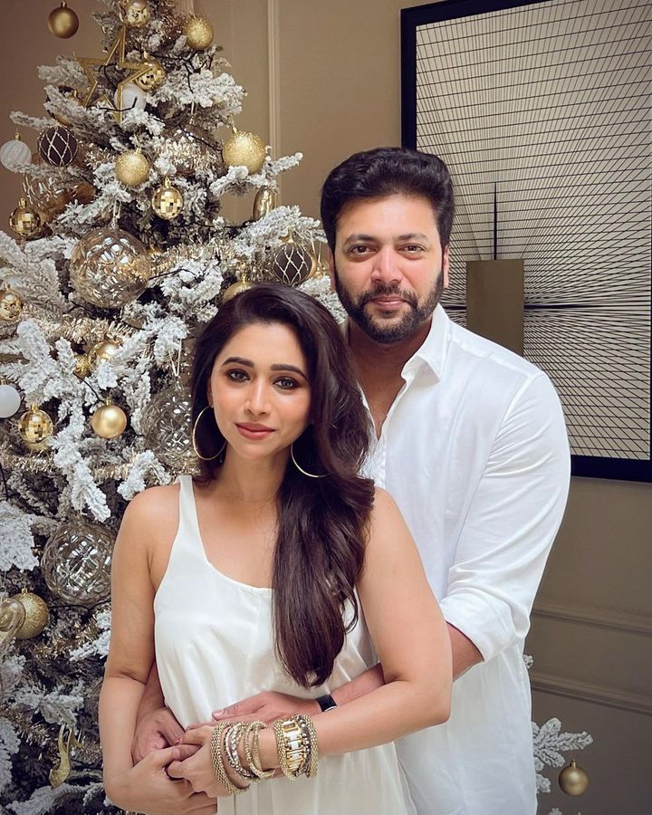 Vishal47571183's tweet photo. अभिनेता #JayamRavi ने शादी के 15 साल बाद अपनी पत्नी आरती से अलग होने की
घोषणा की है ....
ये साउथ इंडस्ट्री तो बॉलीवुड से भी आगे निकल रहा है!
#Divorce
#JayramRavi
#Aarti
#Devara
#Ukraine
#TrainAccident https://t.co/XIlsOBmxqO