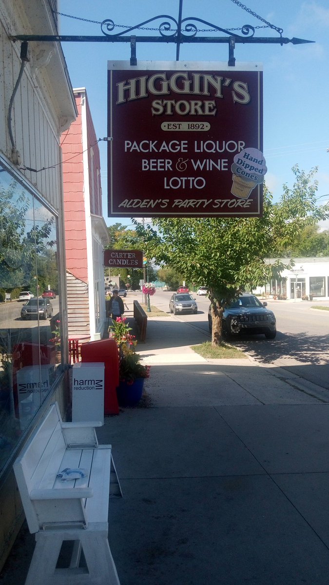 Bravo_Enigma's tweet image. Higgins Ice Cream a Alden Michigan tradition, located on Torch Lake.