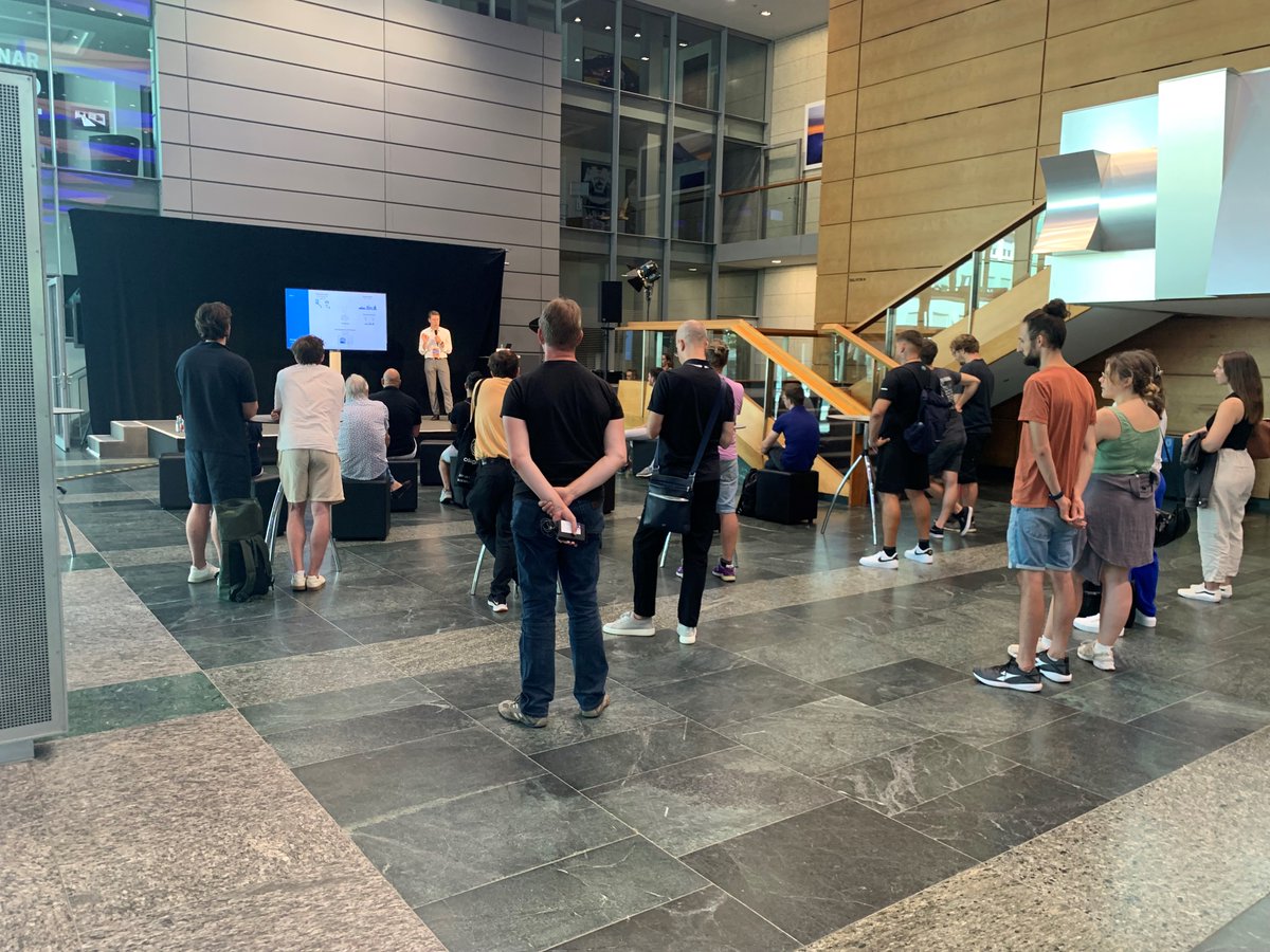 Wie können Daten dabei helfen, das Leben in Mannheim nachhaltiger zu gestalten? In einem interaktiven Vortrag gab <a href="/RobertCThomann/">Robert Thomann</a>  vergangenen Samstag im Rahmen des  #Hackfestival  im Rosengarten Einblicke in ausgewählte Dashboards.