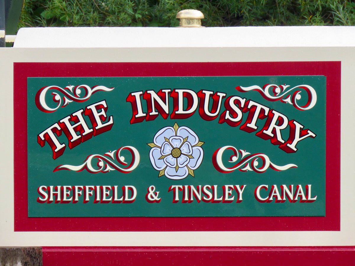 steelcitysnaps's tweet image. I love this new loop-the-loop sculpture on the canal! It was 
designed to celebrate Sheffield’s historic waterways and industrial heritage, and was created by Alex Chinneck who is well known for his warped sculptures!  @CanalRiverTrust @SheffCouncil #Sheffield