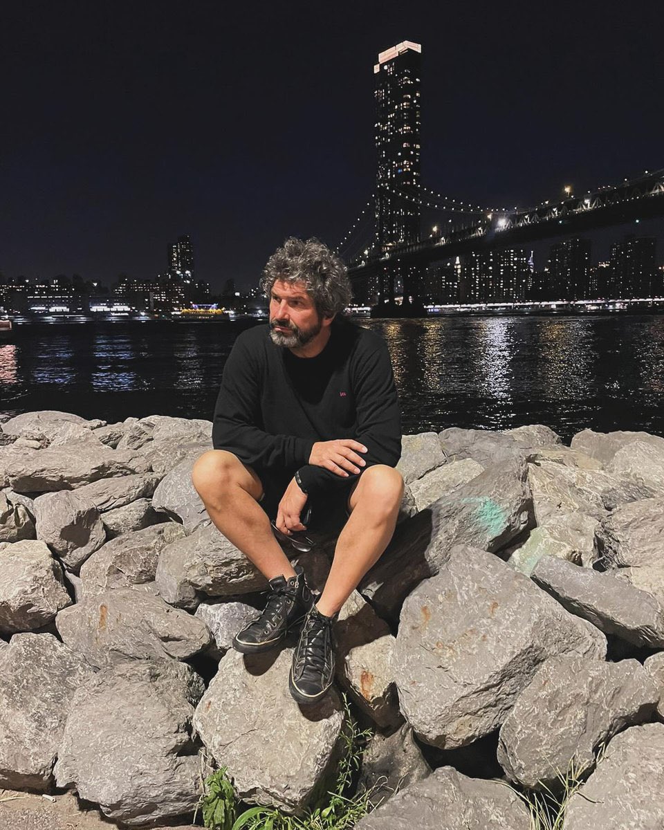 atlanticsurff's tweet photo. El mismo Iván Noble que te dice que por las medidas económicas que tomó Milei no puede viajar, es el mismo Iván Noble que está de vacaciones en New York. Acá la hipocresía K. 👇👊💣🇺🇸🇺🇸 https://t.co/gO8kYRMXsG