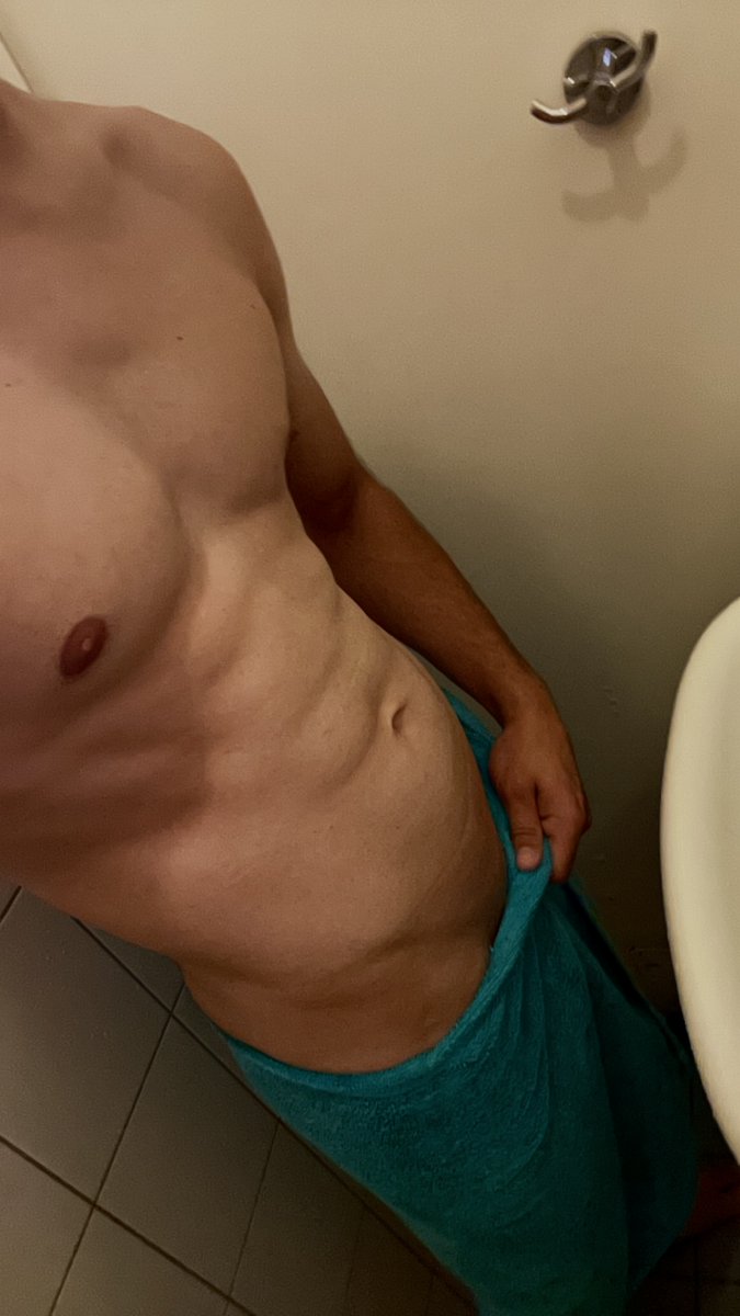 MasonRideX's tweet photo. after shower , follow me on F2F for more exclusive content @Masonridex😉

#sexy #hot #abs #body #dick https://t.co/4SSel1jPpT