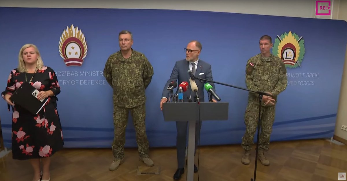 🇱🇻 Aizsardzības ministrijas preses konference saistībā ar krievijas lidrobotu, kurš sestdien nokrita Rēzeknes novadā #Latvija:
- uzsākta izmeklēšana (kas veic izmeklēšanu netiek ziņots – netieši norādīts, ka armija);
- NATO šobrīd nav rīcības plāna un par to runās tuvākās