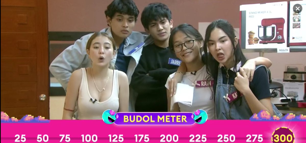 bbutterfylo's tweet photo. 300 lang yung target nila pero umabot ng 400, congrats fyang, jarren, kai, rain and jp!!! <3
#PBBLazStream https://t.co/MvOoBBMuIJ