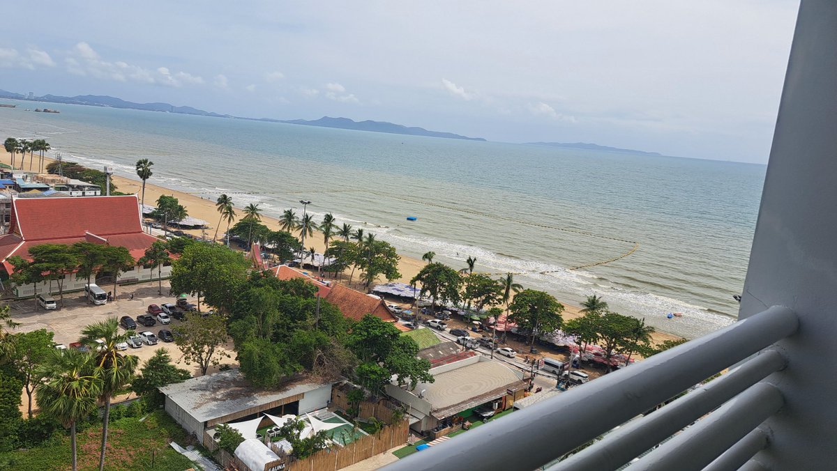 reayo69's tweet photo. เหงาจัง #พัทยา #หาดจอมเทียน #ชลบุรี https://t.co/4x4FoCqbp2