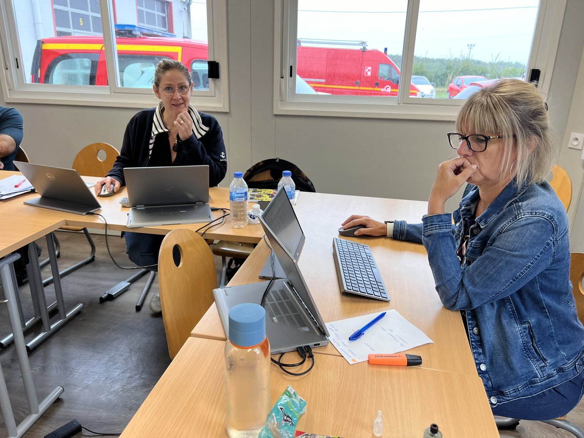 cnspf2024's tweet photo. [Sur le pont]
✅ 6️⃣6️⃣0️⃣0️⃣ mallettes congressistes remplies ;
📌 9️⃣0️⃣0️⃣0️⃣ supports badges constitués ;
📌 8️⃣0️⃣0️⃣ mails envoyés aux bénévoles.
🔥 Membres du comité d’organisation, actifs et bénévoles sur le pont, à J-1️⃣5️⃣ du @cnspf2024 ! https://t.co/3UCJbqnSys