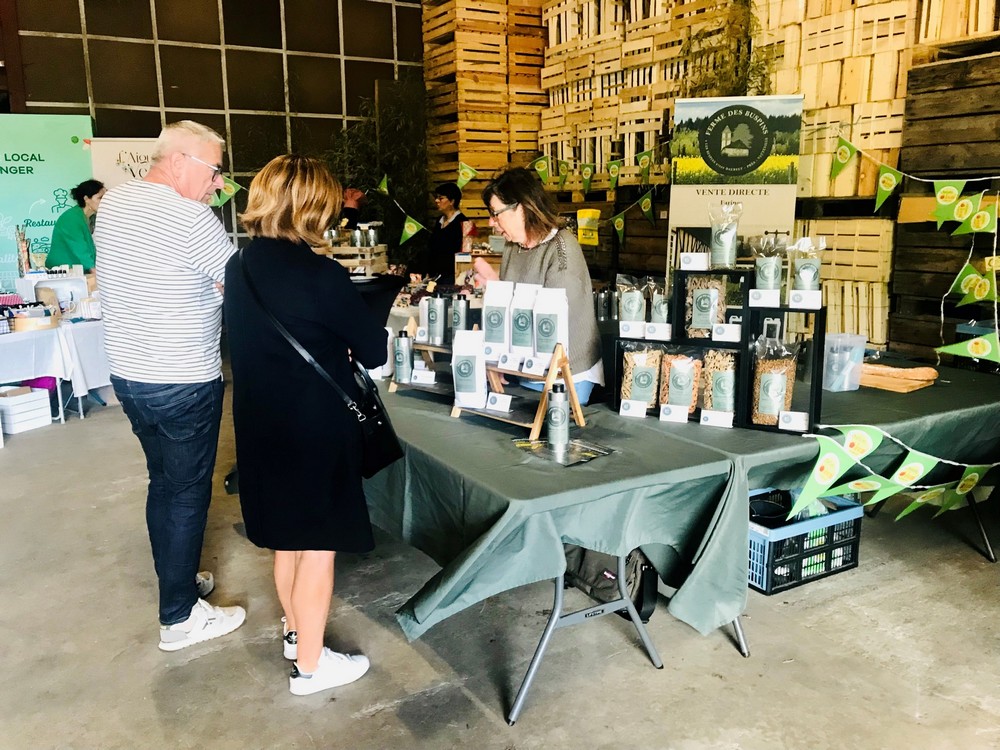 presse_30's tweet image. L'Agglo Seine-Eure a organisé le premier marché de producteurs du réseau Achetons Local - #lemesniljourdain
#marchélocal #achetonslocal #agriculture #eureagricole #eure #Normandie