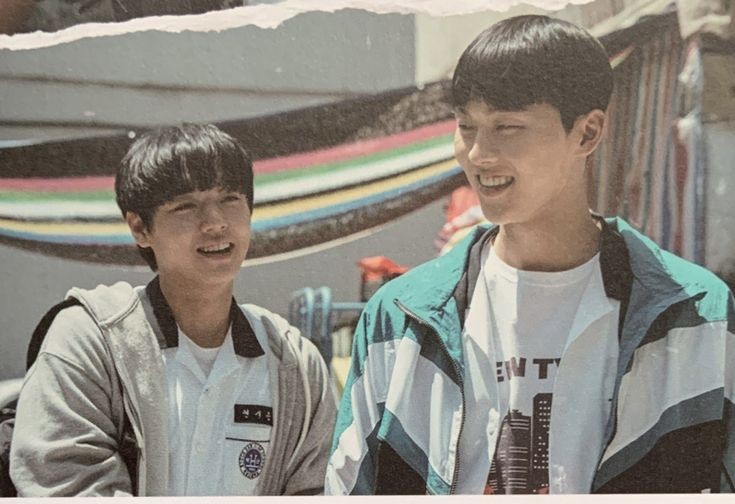 j58092186's tweet photo. 아 진짜 키차이 한번 의식하면 돌거 같음
까치발 들면 딱 눈높이 맞는... https://t.co/H8K9MkbV4q