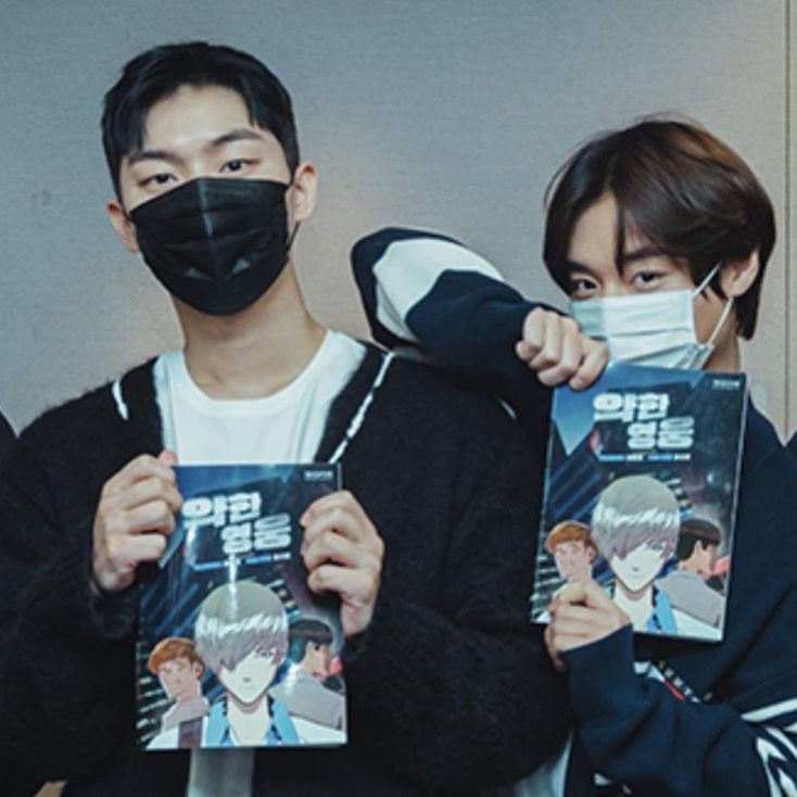 j58092186's tweet photo. 아 진짜 키차이 한번 의식하면 돌거 같음
까치발 들면 딱 눈높이 맞는... https://t.co/H8K9MkbV4q