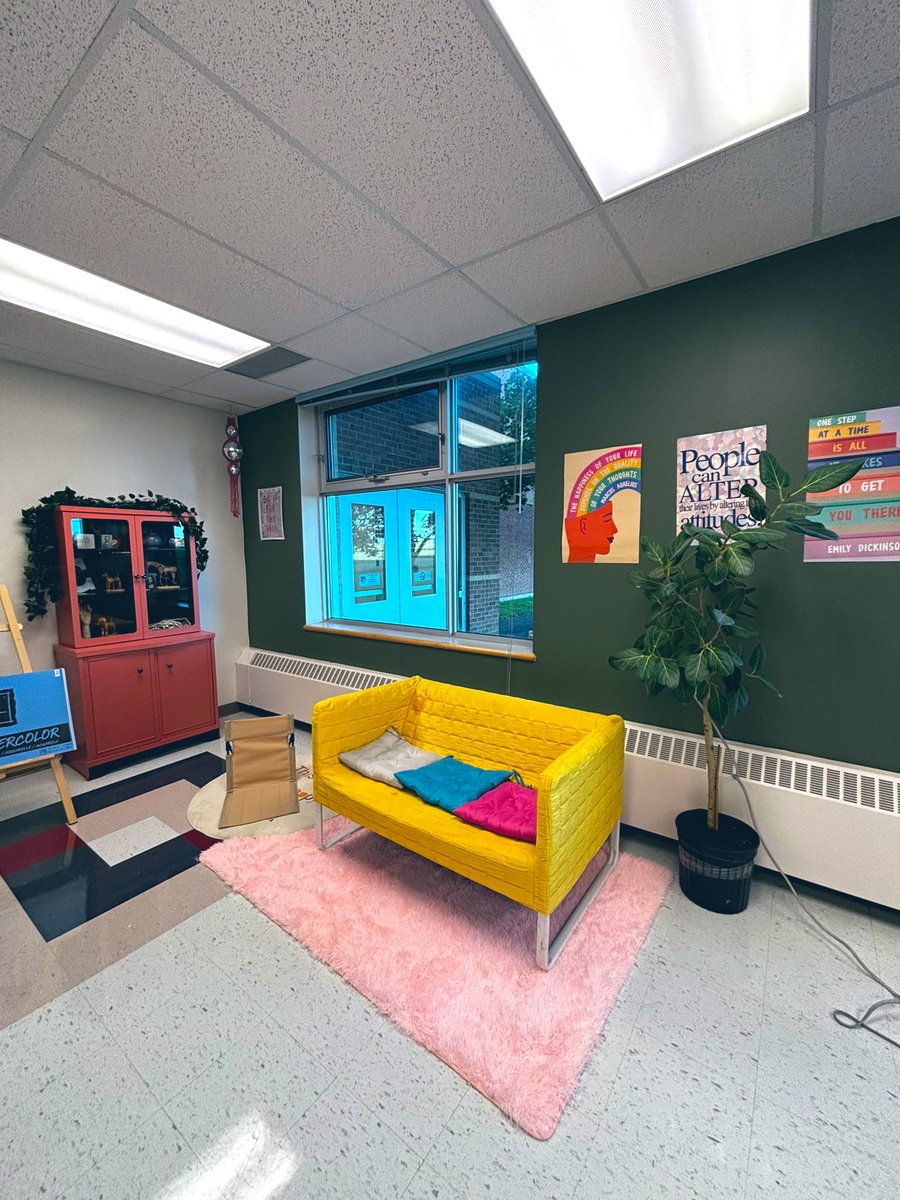 MsCurryOCSB's tweet photo. Upgraded the quiet work space / reading area! @StMarkOCSB @OttCatholicSB 
💛 https://t.co/Dtkw8oyTd1
