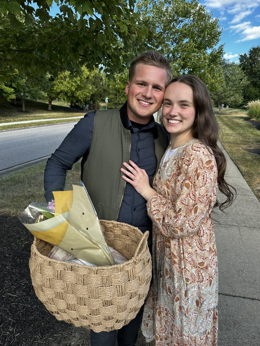Smittypaints's tweet photo. My baby girl is getting married!🙌🏻😢❤️❤️ #happilyeveracker https://t.co/OCTWEpTmk1
