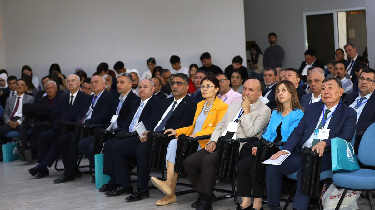 AhmetYeseviUni's tweet photo. 📌 "Türk Dünyası ve Pir-i Türkistan Hoca Ahmet Yesevi Çalıştayı" Ahmet Yesevi Üniversitesi'nde başladı. Çalıştay, iki gün boyunca sürecek ve toplamda 10 oturumdan oluşacak. Çalıştayda, Türk dünyasının kültürel mirası ve Hoca Ahmet Yesevi'nin etkisi detaylıca ele alınacak. https://t.co/yBU1clZ1kT