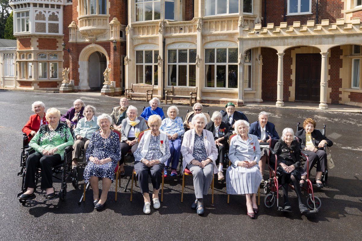 ❤️ Yesterday, we welcomed 18 wonderful Veterans who worked at Bletchley Park during WW2 to return to the once top-secret site for the Annual Veterans’ Reunion. 

Aged between 97 to (almost) 102, Veterans enjoyed an afternoon tea in the Mansion, spending time together, with family