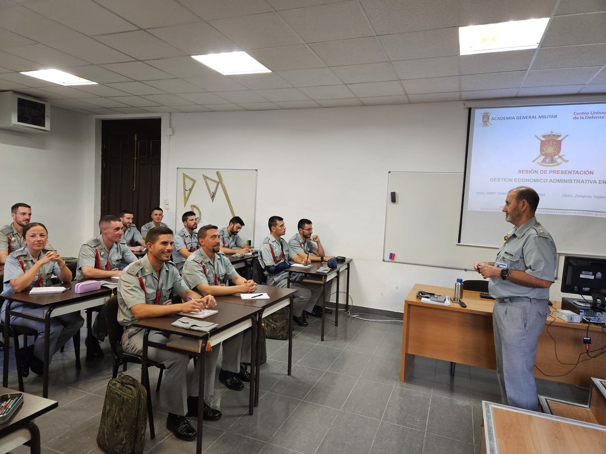 CUDZaragoza's tweet photo. Hoy cadetes de nuevo ingreso #AGM_ET y futuros intendentes @EjercitoTierra han comenzado las clases de nuestros 2 nuevos títulos @unizar: Grado en Estudios para la Defensa y Seguridad y Máster Univ. en Administración Económica y Logística en el Ámbito de la Defensa. ¡Buen curso! https://t.co/druGtWc94z
