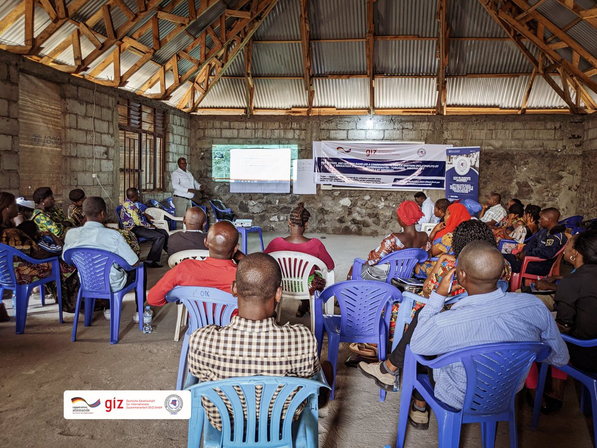 avsdrdc's tweet photo. Formation des Leaders dans les 4 Communautés (#TURUNGA, #Ngangi2, #Ngangi3 et #Ndosho ) sur la Gestion des Conflits et I'Éducation à la Paix

Aujourd'hui, nous nous retrouvons dans le territoire de Nyiragongo, précisément à Ngangi 3. 

L'activité se poursuit... https://t.co/I2cVAdb3FX