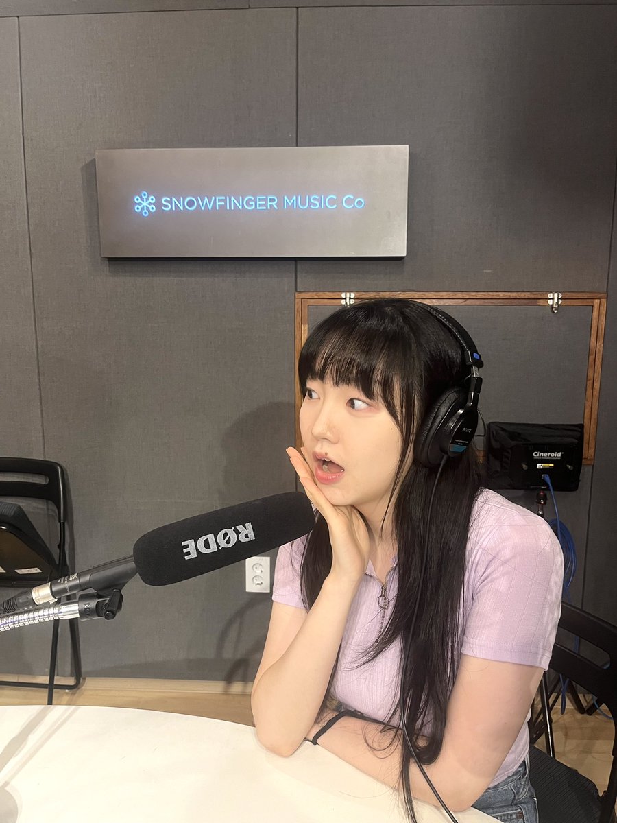 roralaland's tweet photo. 로라(AURORA)의 팟캐스트 녹음 후 비하인드 사진📸
DJ로 데뷔한 로라(AURORA)는 어떠셨나요?👀

-

#로라 #AURORA #오로라
#만화경팟캐스트로라 #팟캐스트로라
#DJ로라 #RORADIO https://t.co/uZmjYAL3J7