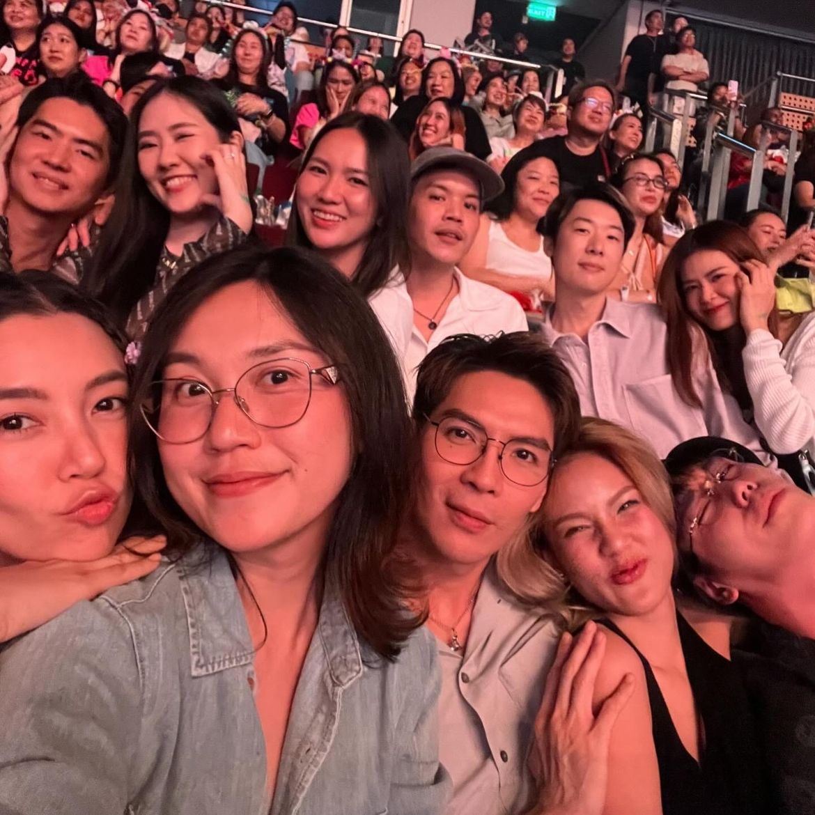 we_arebellaclub's tweet photo. น่าร๊ากกกกก 🥰💕
.
.
Repost p.jitsi : พี่มี่ที่คุณรอคอยยยย 🤍🤍
Repost auuhou : พี่มี่มาแต่หันหลัง🥲
Repost hall_loo : มิตรรัก มิจฉา 🤫🫶🏻  #HKAgency
#PALMYมิตรUniverseConcert
#คอนเสิร์ตใหญ่ปาล์มมี่2024
#bellacampen #เบลล่าราณี https://t.co/ns6zu3QrXf