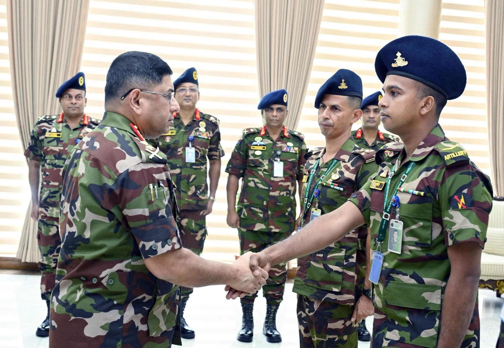 সেনা প্রধানের সাথে সাক্ষাৎ করলেন – সেই ভাইরাল সেনা সদস্য