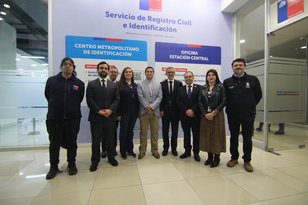 RegCivil_Chile's tweet photo. ¡Buenas noticias! Junto al @MinjuDDHH @LuisCorderoVega y al @SubseJusticiaCl @jgajardofalcon hoy inauguramos el Centro Metropolitano de Identificación ubicado en el Mall Plaza Alameda en Estación Central. DN @omoralesmarquez destacó la nueva oficina. https://t.co/y4m1KIpD6Z