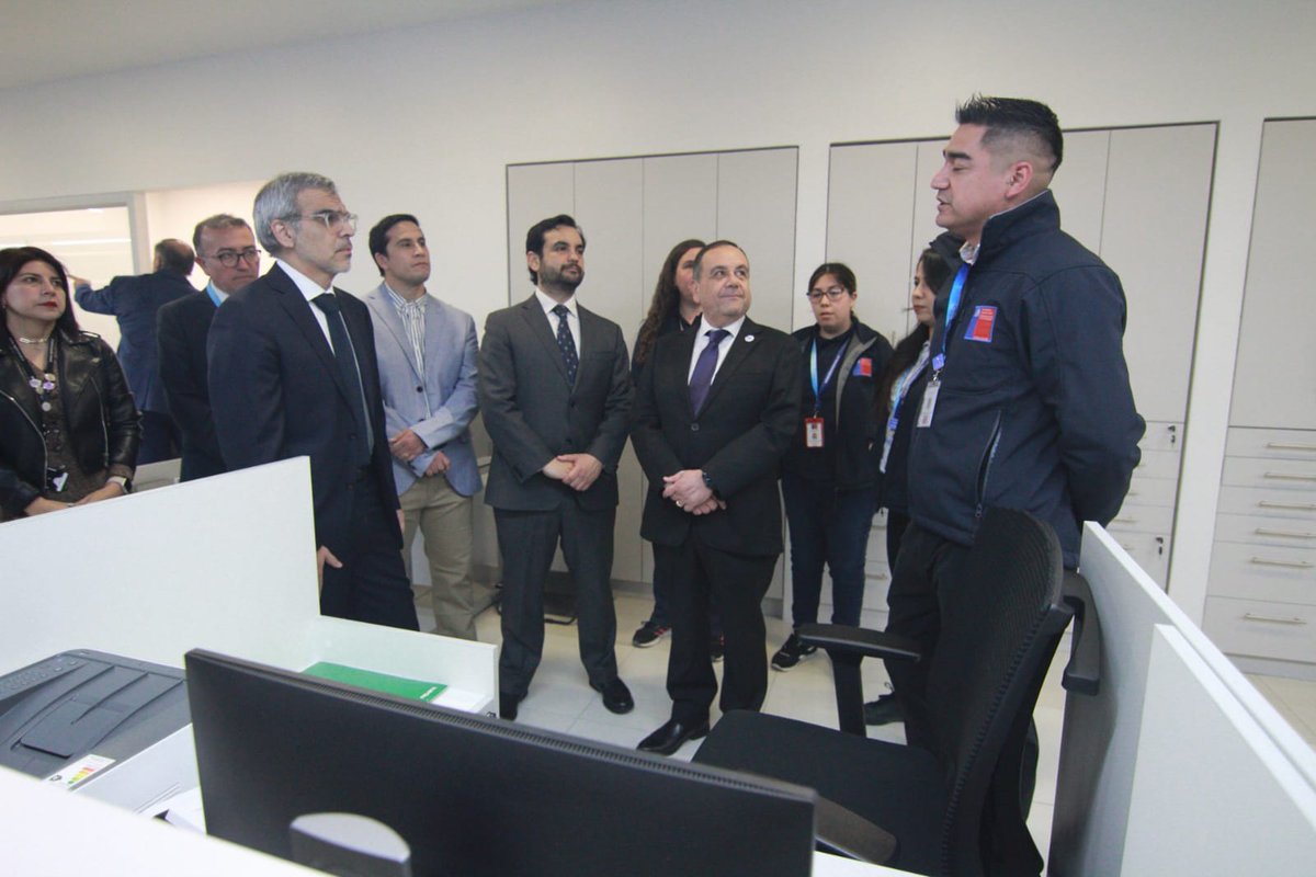RegCivil_Chile's tweet photo. ¡Buenas noticias! Junto al @MinjuDDHH @LuisCorderoVega y al @SubseJusticiaCl @jgajardofalcon hoy inauguramos el Centro Metropolitano de Identificación ubicado en el Mall Plaza Alameda en Estación Central. DN @omoralesmarquez destacó la nueva oficina. https://t.co/y4m1KIpD6Z