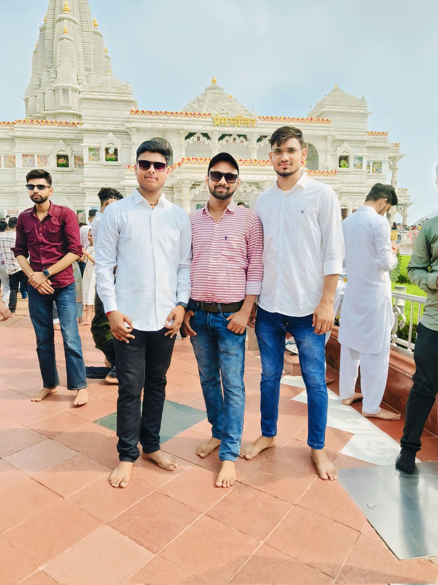mrPushpendra01's tweet photo. Lost in Vrindavan's divine melody 🌸🎶🌹💐
.
#vrindavan #enjoy #Trending #premmandir #newpost #trip
@highlight https://t.co/g8KBpUqLvB