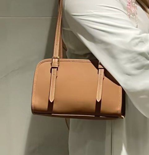 kylass0's tweet photo. This bag is soooo cantikkk and quality pun best ! Mosdoom memang tak pernah mengecewakannn ✨ https://t.co/hHuXSn13kL