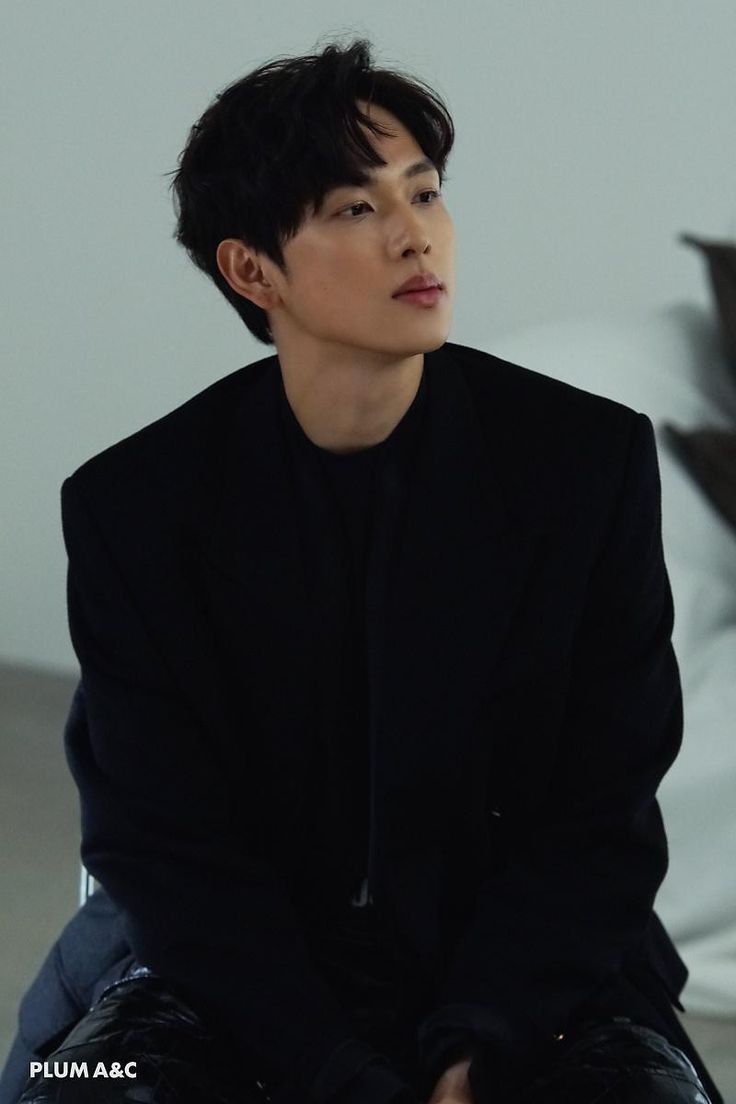 _cutiepretty_'s tweet photo. 임시완은 어떤 옷이든 어울리지만 내 기준 특히 검정옷이 제일 잘 어울리는 거 같음..🖤🖤 https://t.co/JKohjn9wPg