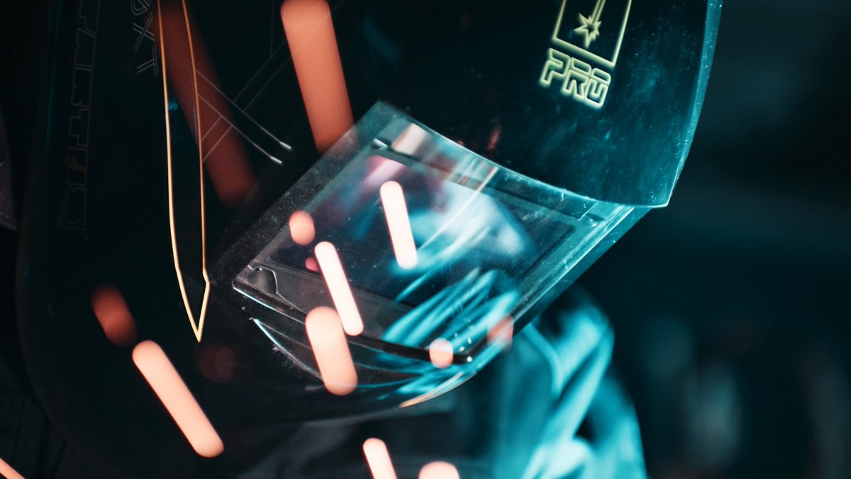 SmoothRobotics's tweet image. 💡A recent survey conducted by Universal Robots across Europe and North America shows that over 40% of manufacturers are already embracing robotic automation to improve quality, productivity and efficiency! 🚀 The question isn&apos;t 𝘪𝘧, but 𝘸𝘩𝘦𝘯 you&apos;ll join the movement 😎