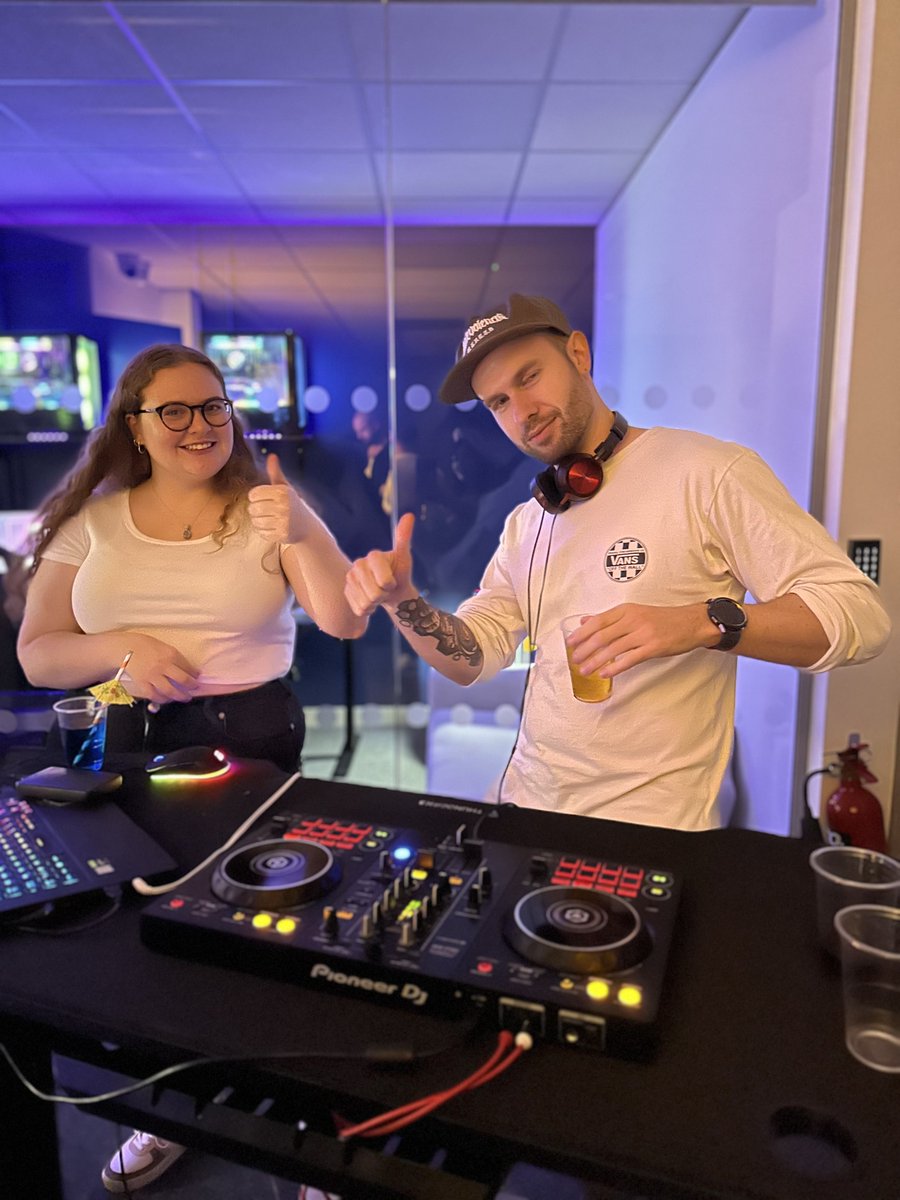 Endpoint CeX tweet media