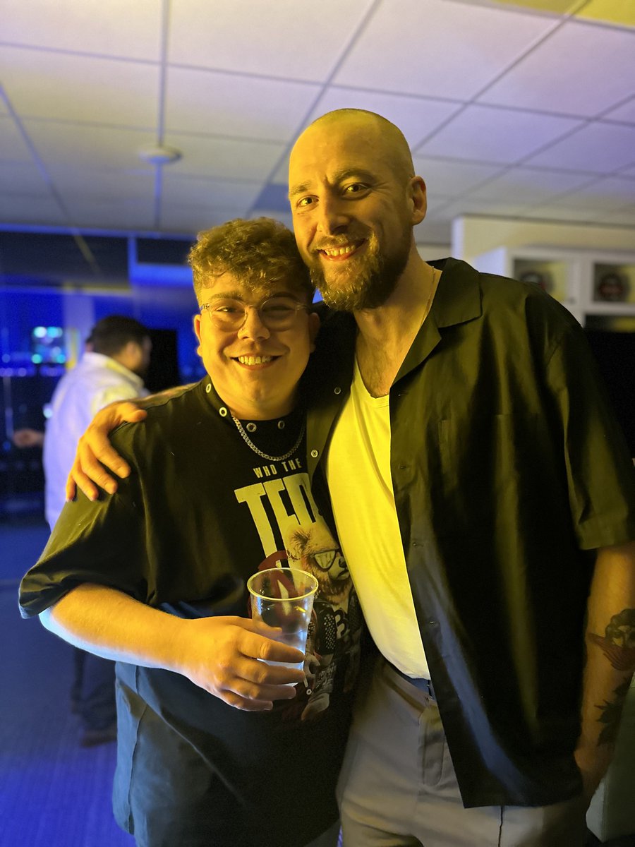 Endpoint CeX tweet media