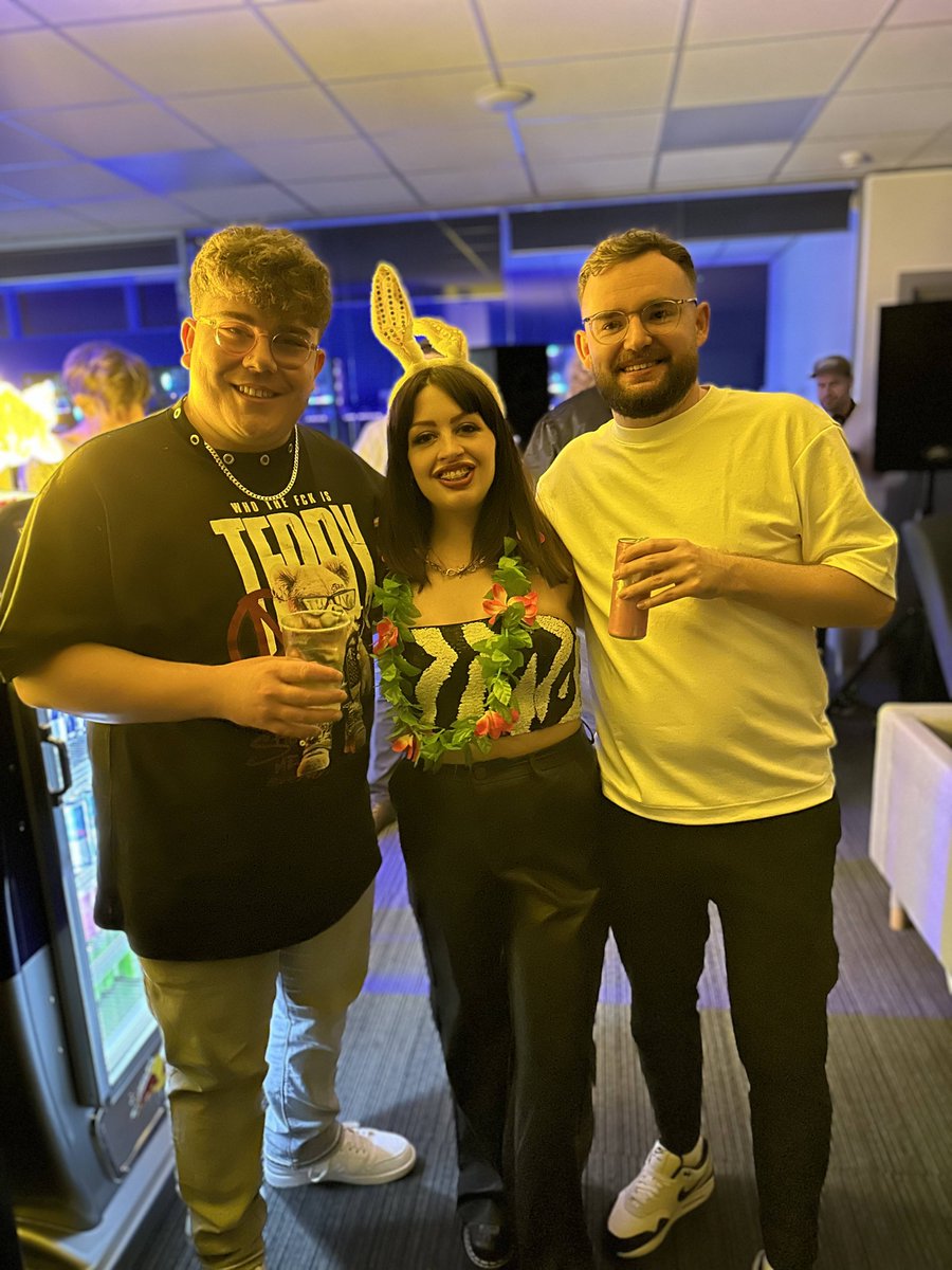 Endpoint CeX tweet media