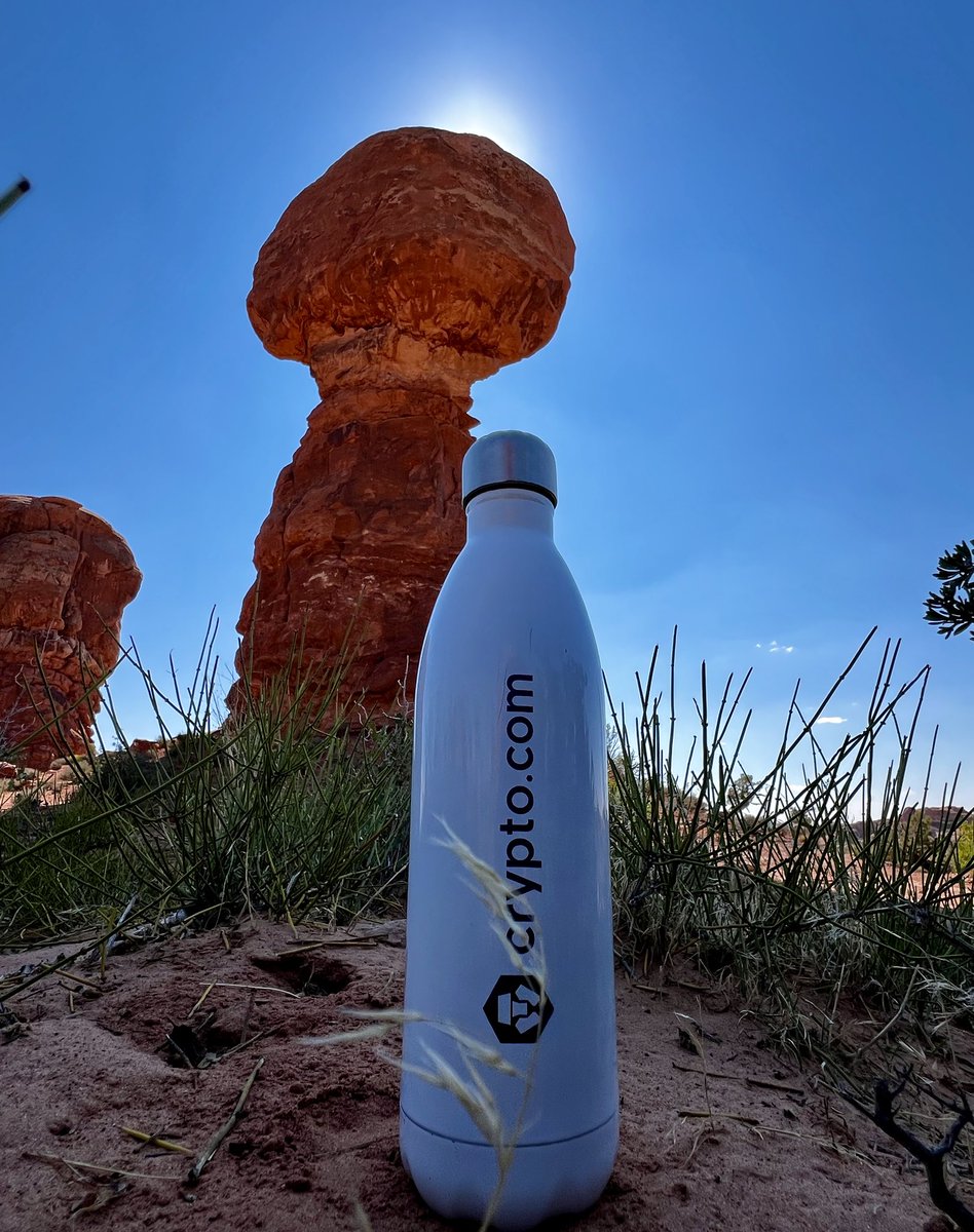 Cryptorockstar's tweet photo. Good morning ☀️ #crofam happy Monday and the week ahead 💙

Stay sharp, hydration boosts energy and creativity, reduces wrinkles as well! 😊💧

#bornbrave #FFTB #cryprocom #CRO https://t.co/dhCC1YpGvA