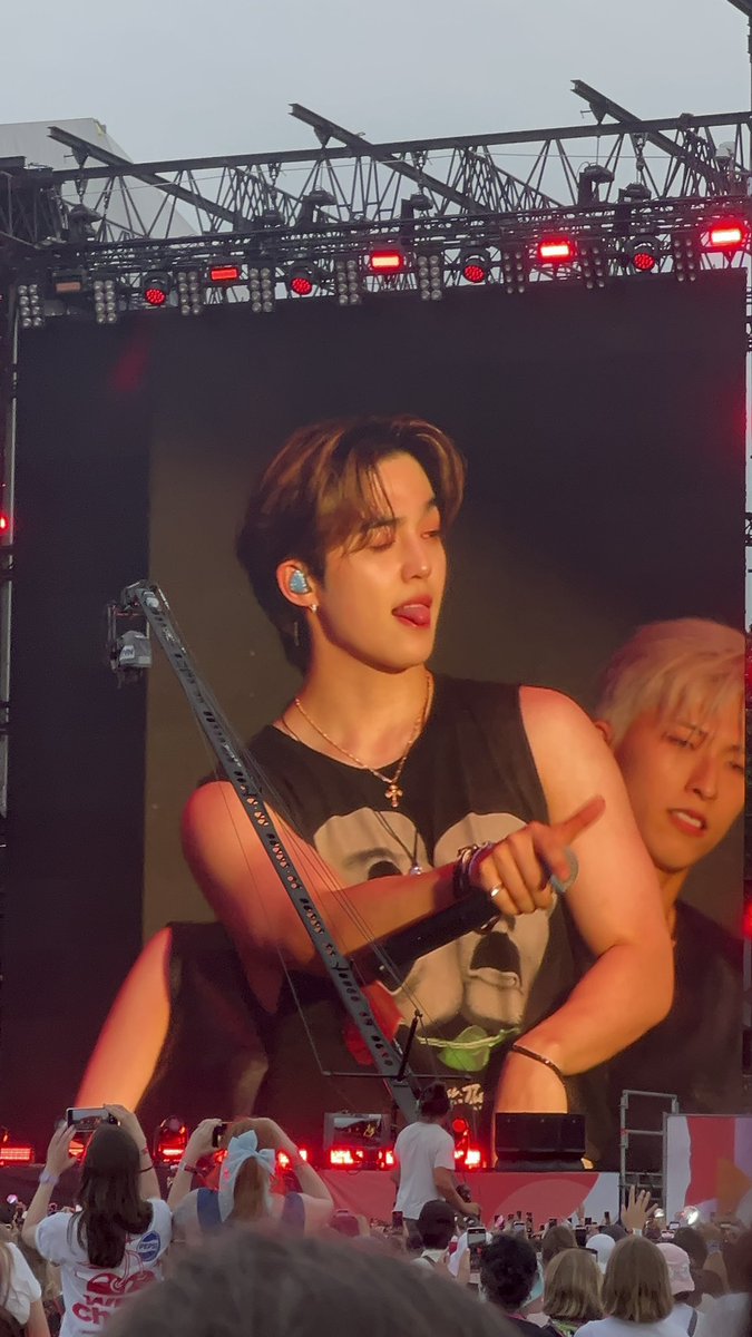 seventeen concerts tweet media