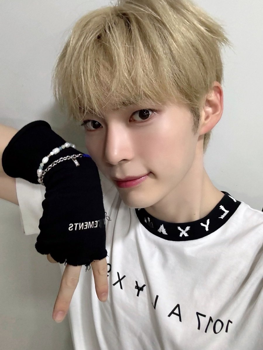 ZEROBASEONE tweet media