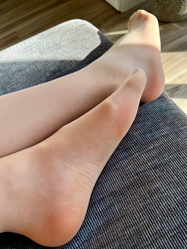 anqi992's tweet photo. 你来闻闻酸不酸？ #空姐 https://t.co/lXx2qhX8R6