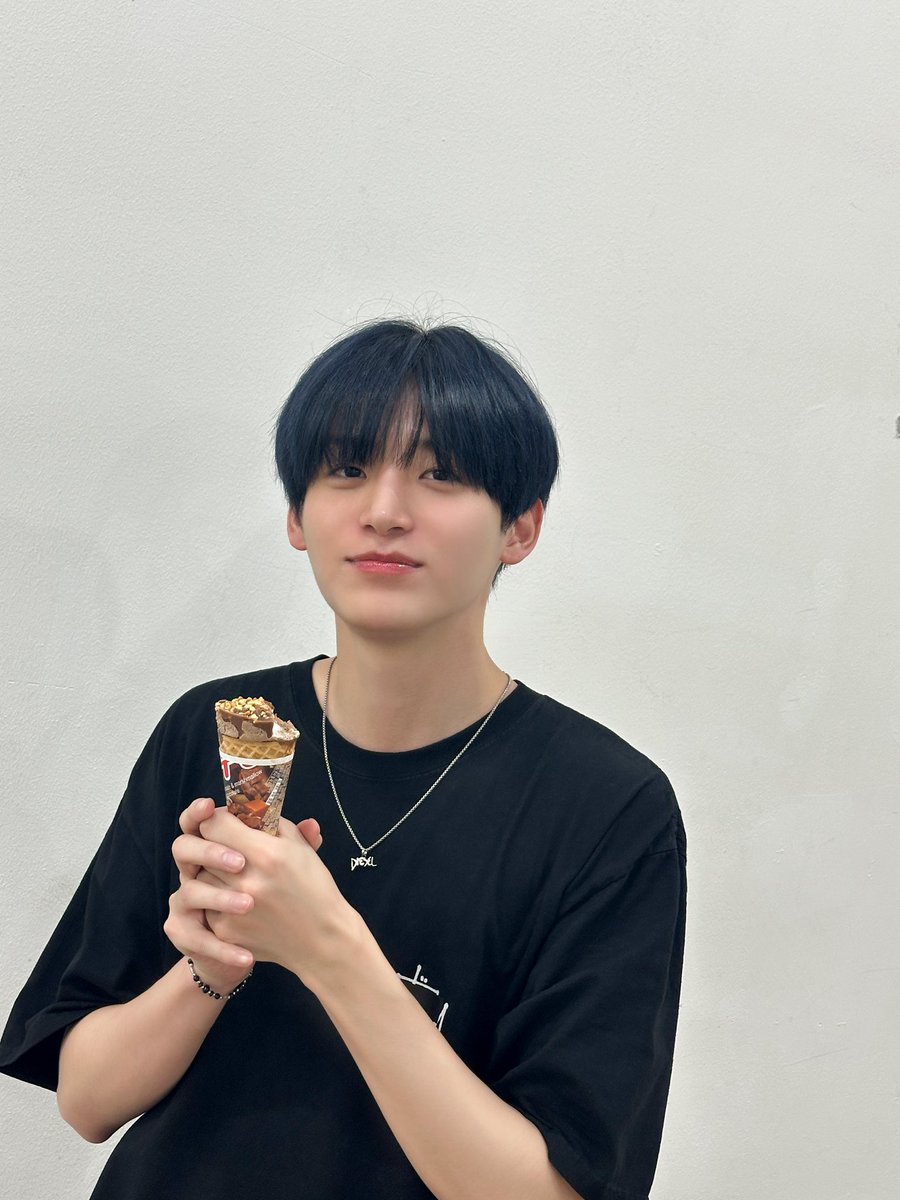 9️⃣월 9️⃣일 9️⃣시 9️⃣분에 9️⃣정모가 먹는 아이스크림🍦
#9정모 #구니버스 #정모 #러비티 #크래비티