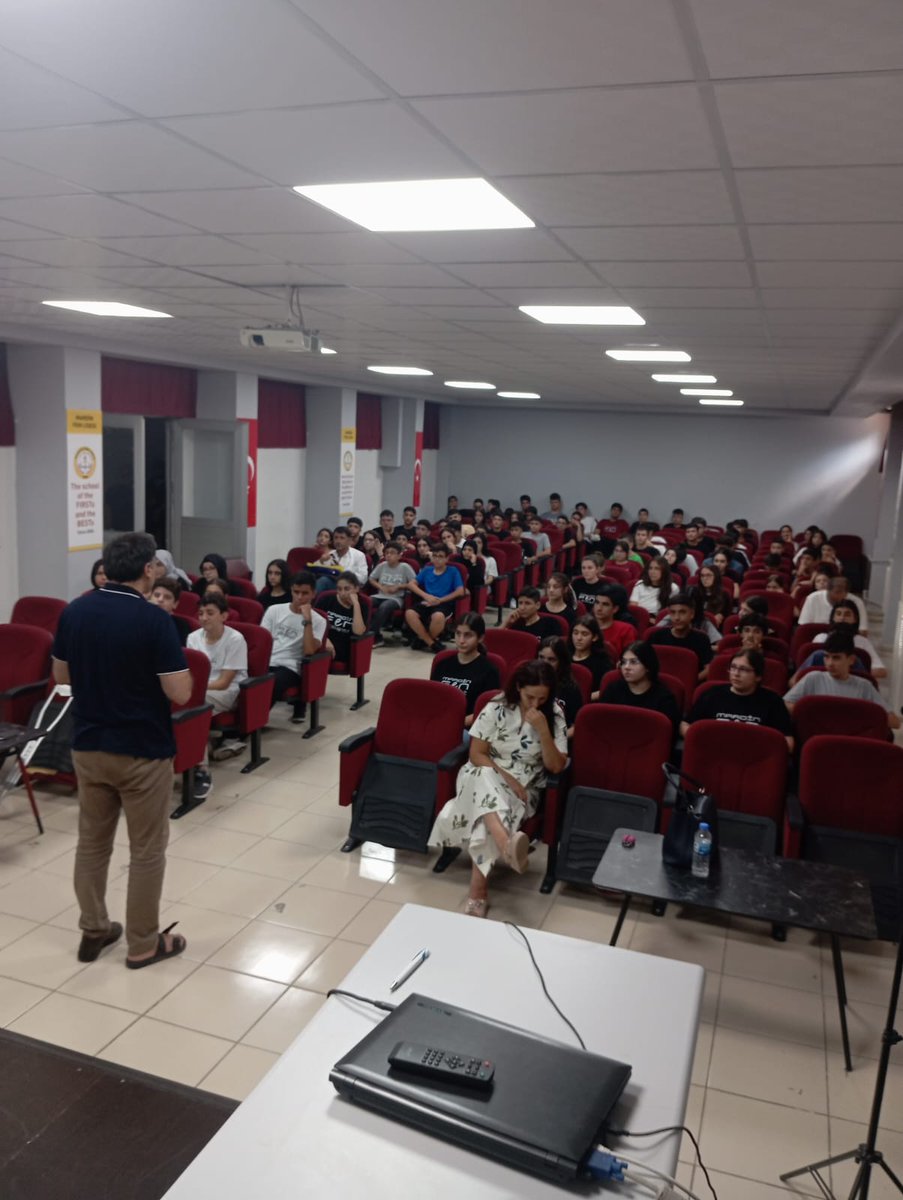 mardinfenlisesi's tweet photo. Öğrencilerimizde yeni ortama girmenin oluşturabileceği kaygı durumunu azaltmak ve okula uyum sağlamalarını kolaylaştırmak amacıyla  9. Sınıf öğrencilerimize yönelik "Okul tanıtımı ve Hoşgeldiniz" etkinliği düzenledik.@ali_eyyupkoca @mehmeteminduya1 @MesutCoskun7902 https://t.co/dfWJKAvYM2