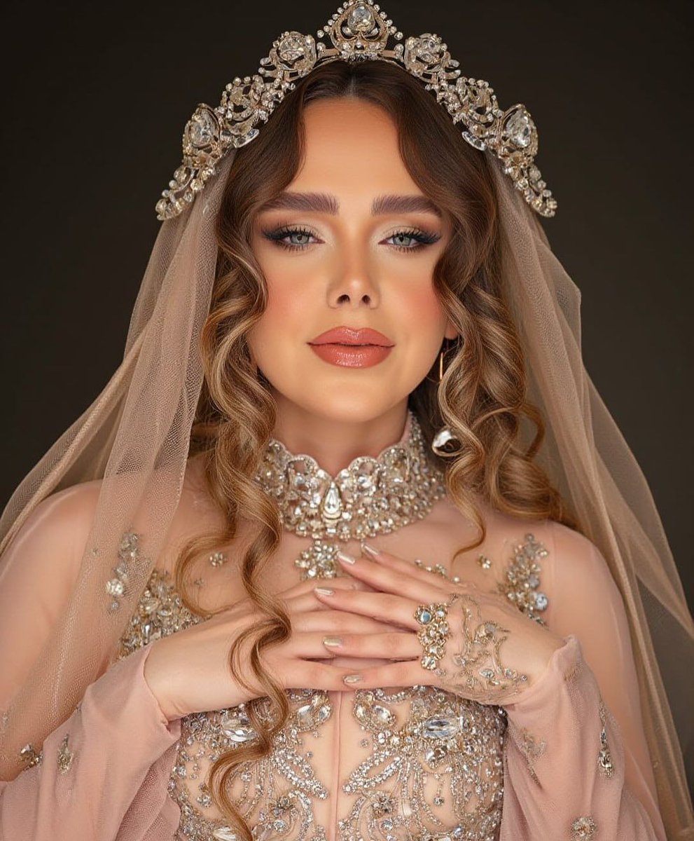 همه چی این عکس خوب بود تا متوجه ی نکته‌ای شدم😐💀
چرااا؟؟؟