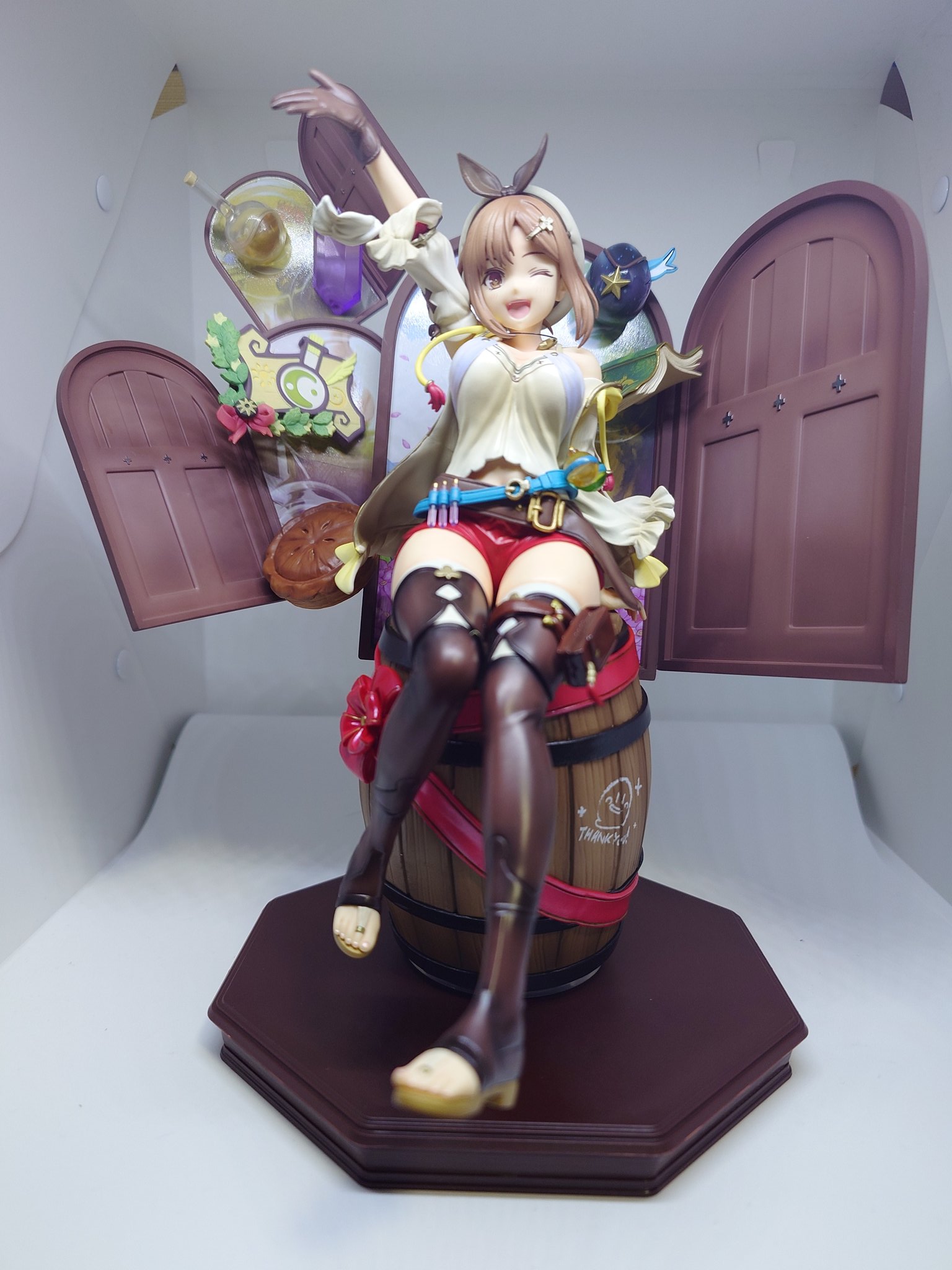 Amazon.co.jp: あみあみ ライザのアトリエ ～常闇の女王と秘密の